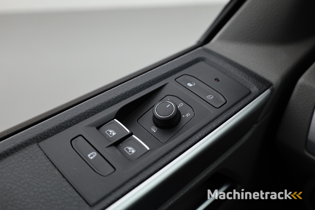 Volkswagen Transporter 2.0 TDI-150pk Automaat | Dubb.Cab. | BULLI | Leder | 20" LM velgen | Camera | Trekhaak | Verlaagd