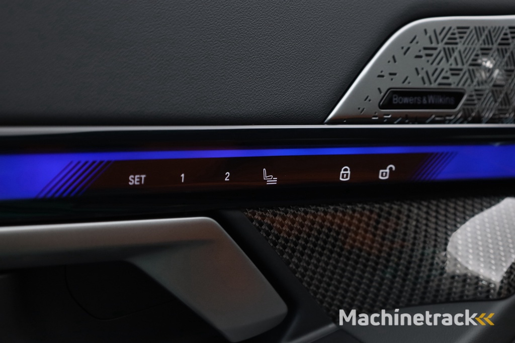 BMW 5-serie M5 727pk | Ultimate Pack | Keramisch | Carbon | Driving Assistant Pro. | B&W