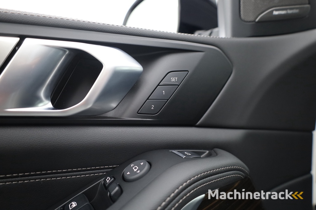 BMW X5 xDrive50e M Sport | HUD | Harman Kardon | 22'' | 360cam | Luchtvering | Iconic Glow | Shadow line