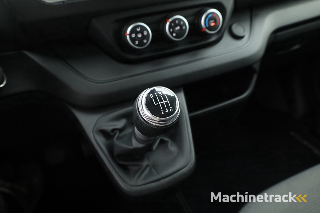 Nissan Primastar 2.0 dCi L2H1 Acenta | Dubb.Cab | 6 pers. | Cruise | Trekhaak | Airco |