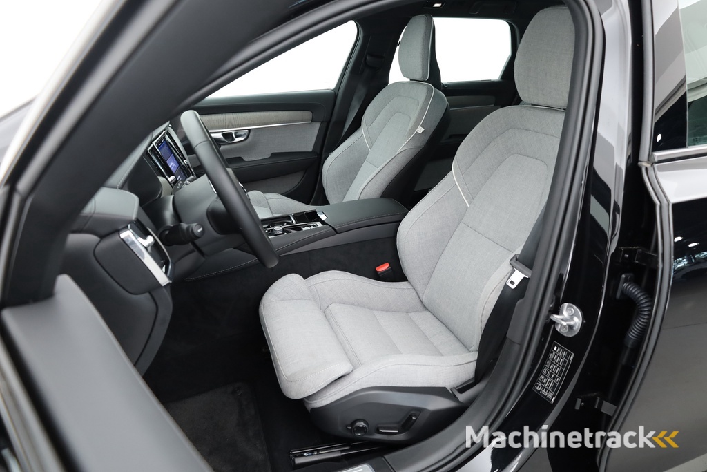 Volvo V90 T8 Recharge Ultra Dark | Luchtvering | Pano | HUD | Elek. Trekhaak | Harman Kardon | Memory seats