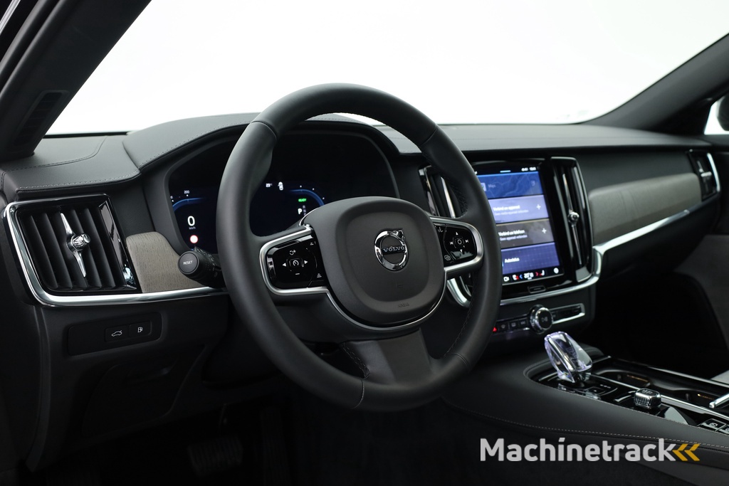 Volvo V90 T8 Recharge Ultra Dark | Luchtvering | Pano | HUD | Elek. Trekhaak | Harman Kardon | Memory seats