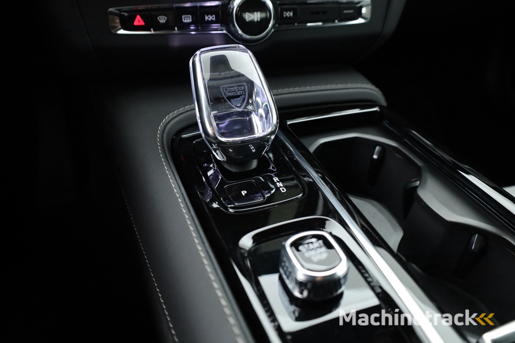 Volvo V90 T8 Recharge Ultra Dark | Luchtvering | Pano | HUD | Elek. Trekhaak | Harman Kardon | Memory seats