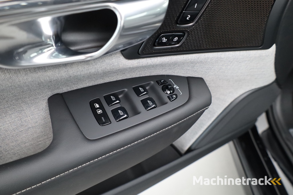 Volvo V90 T8 Recharge Ultra Dark | Luchtvering | Pano | HUD | Elek. Trekhaak | Harman Kardon | Memory seats