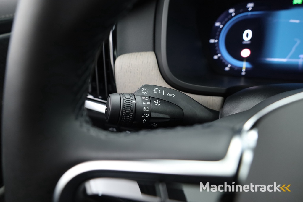 Volvo V90 T8 Recharge Ultra Dark | Luchtvering | Pano | HUD | Elek. Trekhaak | Harman Kardon | Memory seats