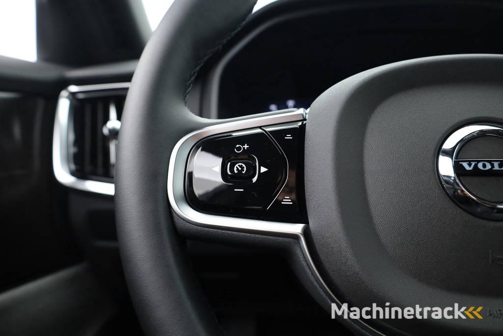 Volvo V90 T8 Recharge Ultra Dark | Luchtvering | Pano | HUD | Elek. Trekhaak | Harman Kardon | Memory seats