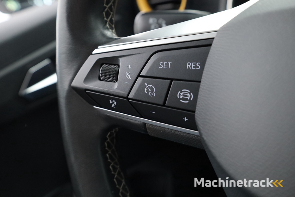 SEAT Arona 1.0 TSI | Navi | Adapt. Cruise | Apple CarPlay | Clima | LED | PDC A