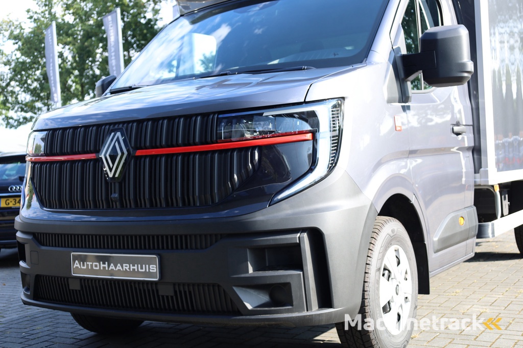 Renault Master T35 2.3 dCi 150 BAKWAGEN Advance | Nw Model | Red | Laadklep | Airco | Cruise | Navi by App | Spoiler