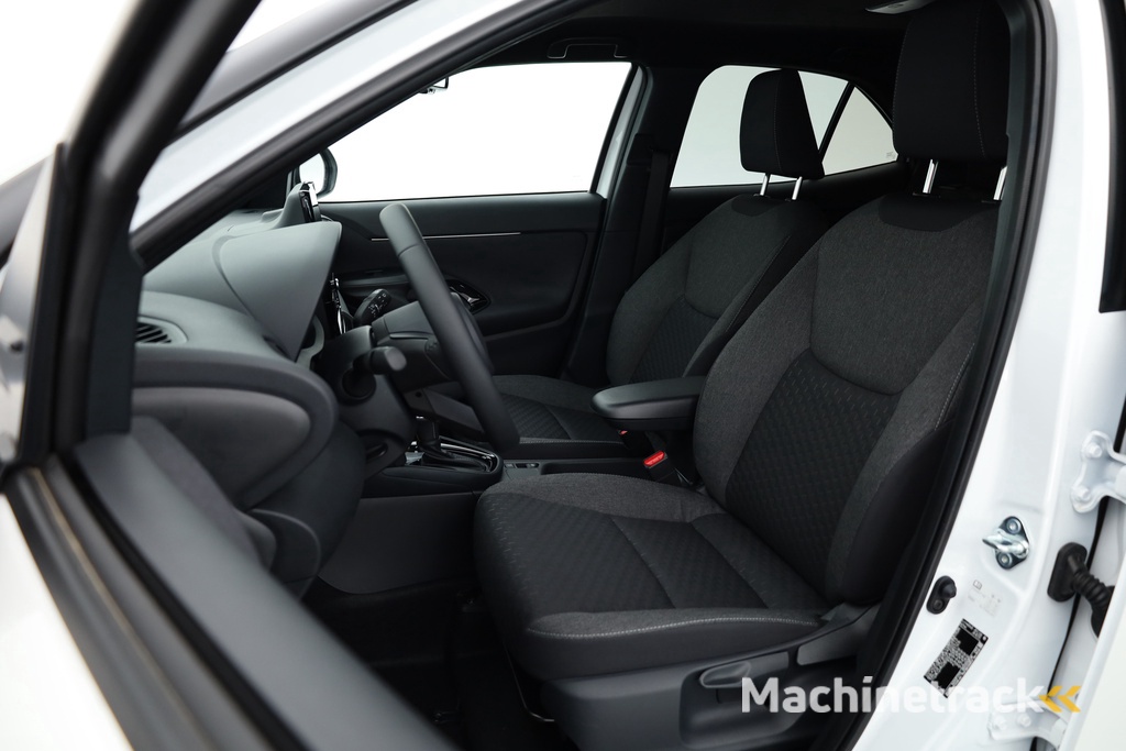 Toyota Yaris Cross 1.5 Hybrid Teamplayer 130pk | Winter pakket | Safety pakket | Navi | Adapt. Cruise | Camera | Keyless