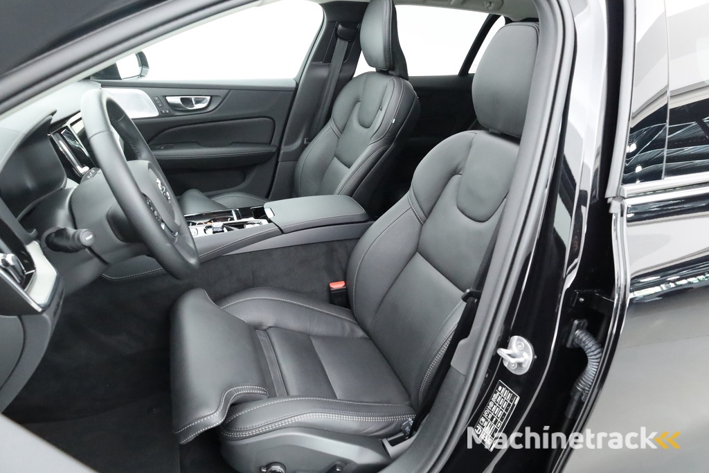 Volvo V60 T6 Recharge Ultra Dark | Pano | HUD | B&W | Stoelventi. | Massage | Memory seats | Elek. Trekhaak | 360cam