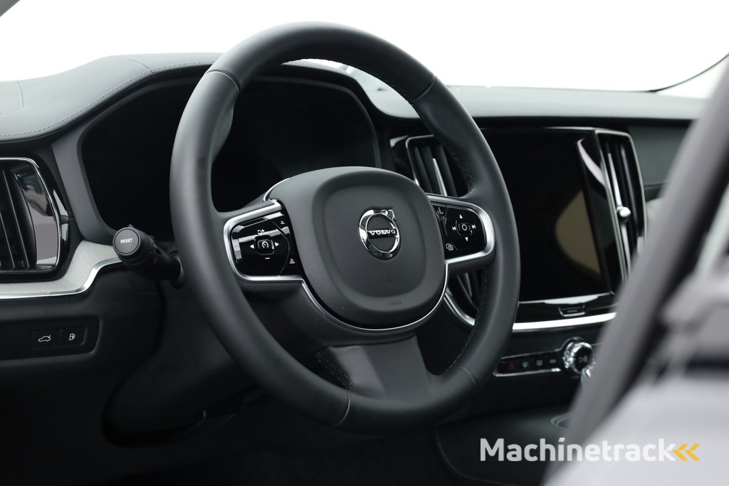 Volvo V60 T6 Recharge Ultra Dark | Pano | HUD | B&W | Stoelventi. | Massage | Memory seats | Elek. Trekhaak | 360cam