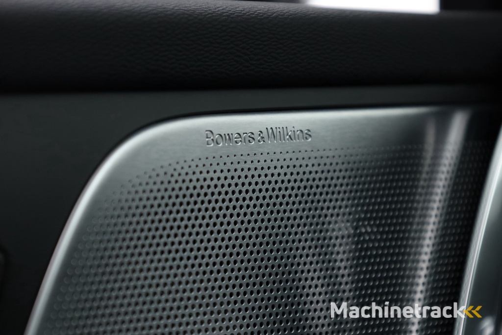 Volvo V60 T6 Recharge Ultra Dark | Pano | HUD | B&W | Stoelventi. | Massage | Memory seats | Elek. Trekhaak | 360cam