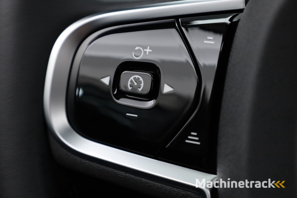 Volvo V60 T6 Recharge Ultra Dark | Pano | HUD | B&W | Stoelventi. | Massage | Memory seats | Elek. Trekhaak | 360cam