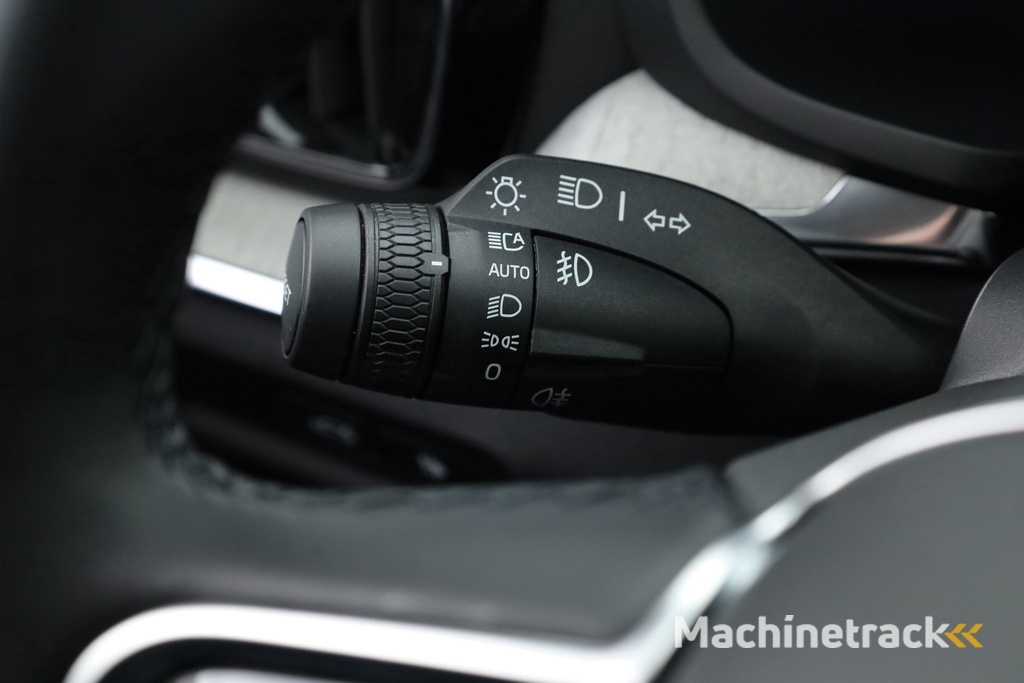 Volvo V60 T6 Recharge Ultra Dark | Pano | HUD | B&W | Stoelventi. | Massage | Memory seats | Elek. Trekhaak | 360cam