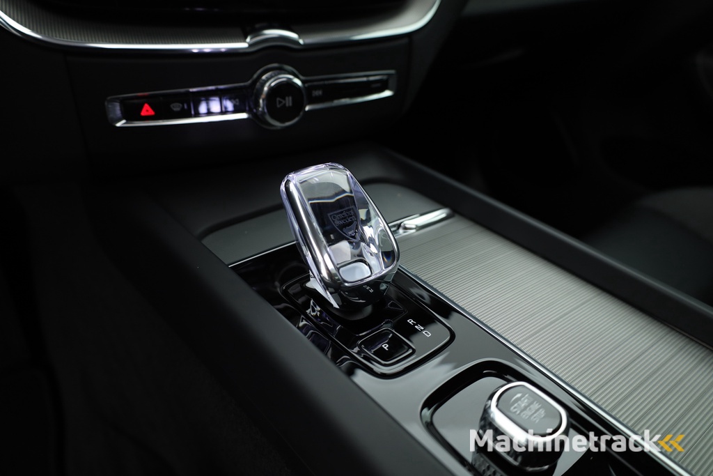 Volvo XC60 2.0 T8 Plug-in hybrid AWD Ultra Black Edition | Luchtvering | 360cam | Elek. Trekhaak | HUD | Bowers & Wilkins | Memory