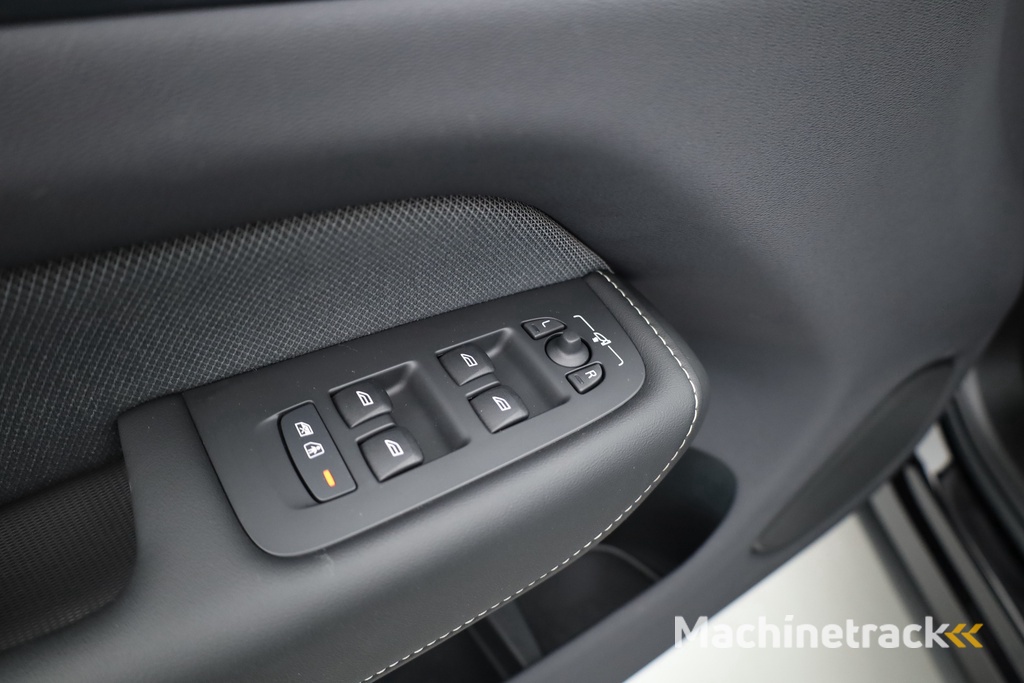 Volvo XC60 2.0 T8 Plug-in hybrid AWD Ultra Black Edition | Luchtvering | 360cam | Elek. Trekhaak | HUD | Bowers & Wilkins | Memory