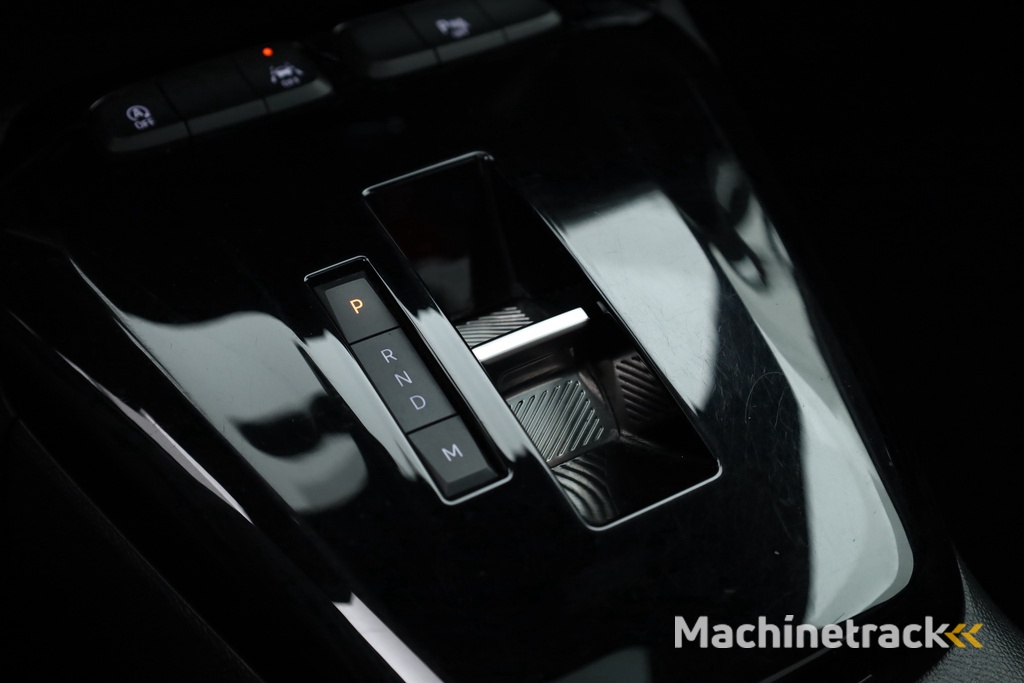 Opel Corsa 1.2 GS Line Automaat | Pano | Camera | Apple CarPlay | Dodehoekdet. | All seasons