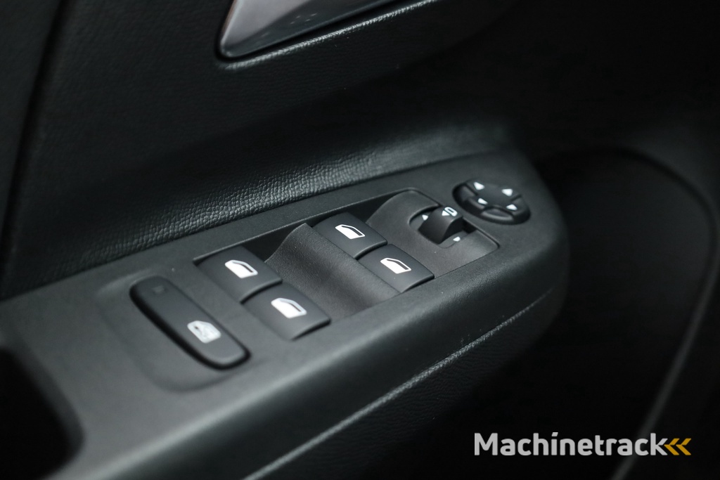 Opel Corsa 1.2 GS Line Automaat | Pano | Camera | Apple CarPlay | Dodehoekdet. | All seasons