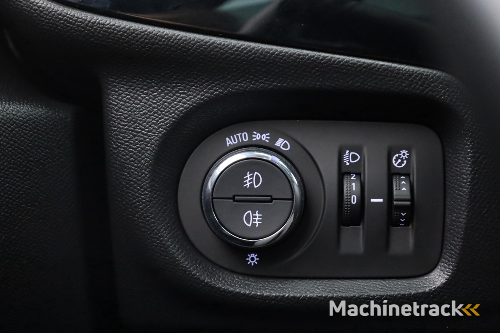 Opel Corsa 1.2 GS Line Automaat | Pano | Camera | Apple CarPlay | Dodehoekdet. | All seasons