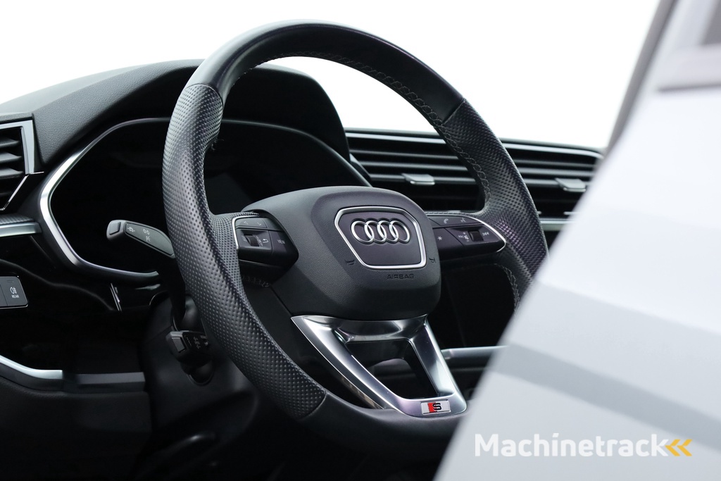 Audi Q3 Sportback 45 TFSI e 2x S Line | Elek. Trekhaak | Camera | Navi | Stoelverw. | Adapt. Cruise | Keyless | 19''