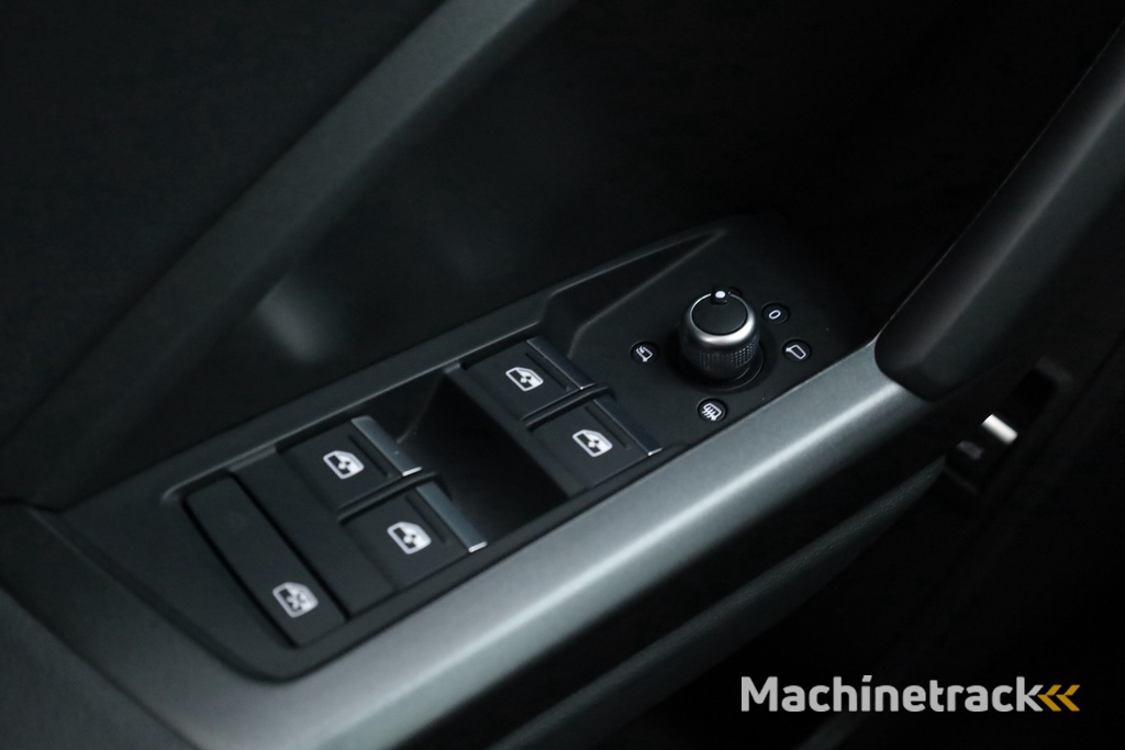 Audi Q3 Sportback 45 TFSI e 2x S Line | Elek. Trekhaak | Camera | Navi | Stoelverw. | Adapt. Cruise | Keyless | 19''