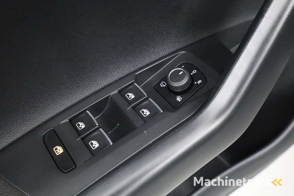 Volkswagen Taigo 1.0 TSI Life Business | Apple CarPlay | Navi | Travel Assist | Stoelverw. | PDC V+A