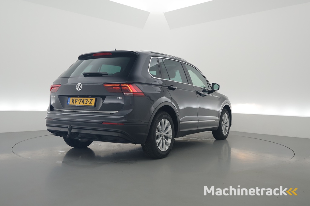 Volkswagen Tiguan 1.4 TSI Connected Series | Pano | Elek. Trekhaak | Massage | CarPlay | Stoelverw. | Navi | Cruise Contr.