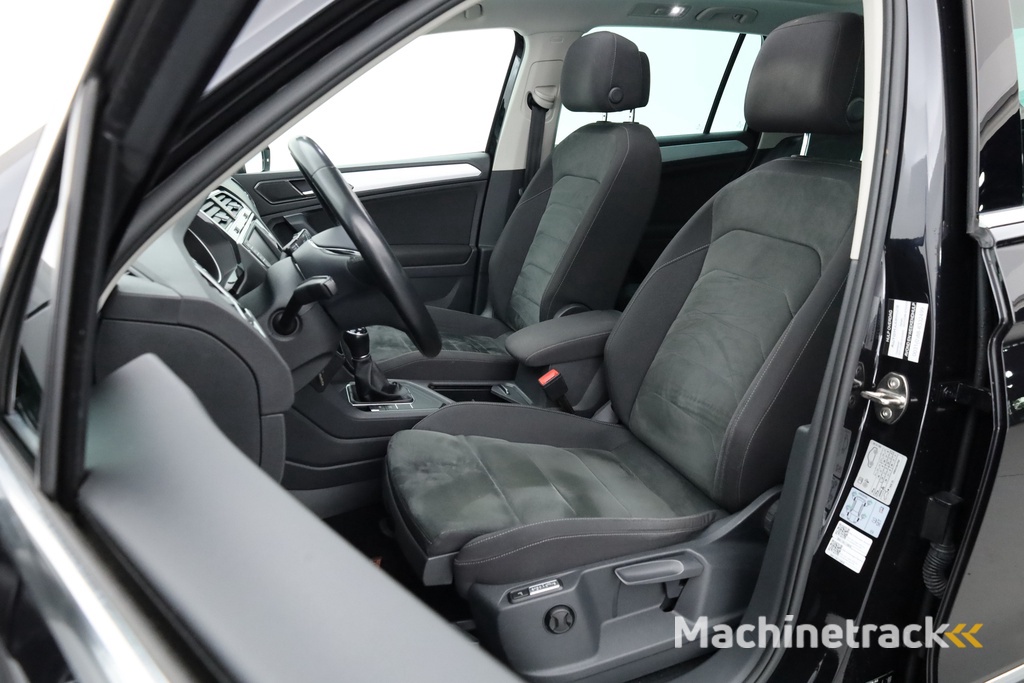 Volkswagen Tiguan 1.4 TSI Connected Series | Pano | Elek. Trekhaak | Massage | CarPlay | Stoelverw. | Navi | Cruise Contr.