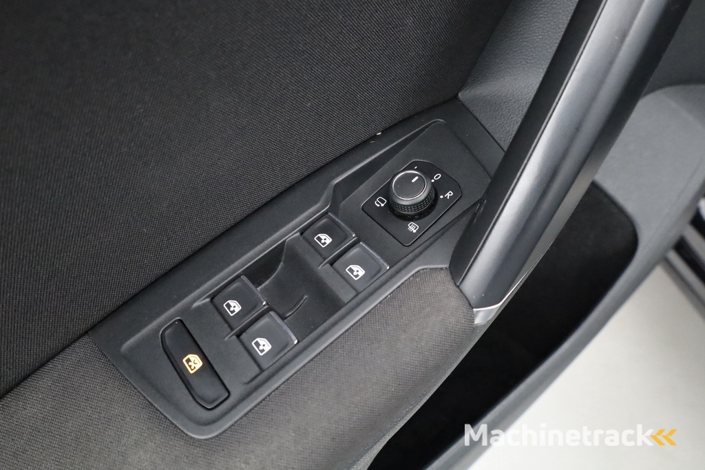 Volkswagen Tiguan 1.4 TSI Connected Series | Pano | Elek. Trekhaak | Massage | CarPlay | Stoelverw. | Navi | Cruise Contr.