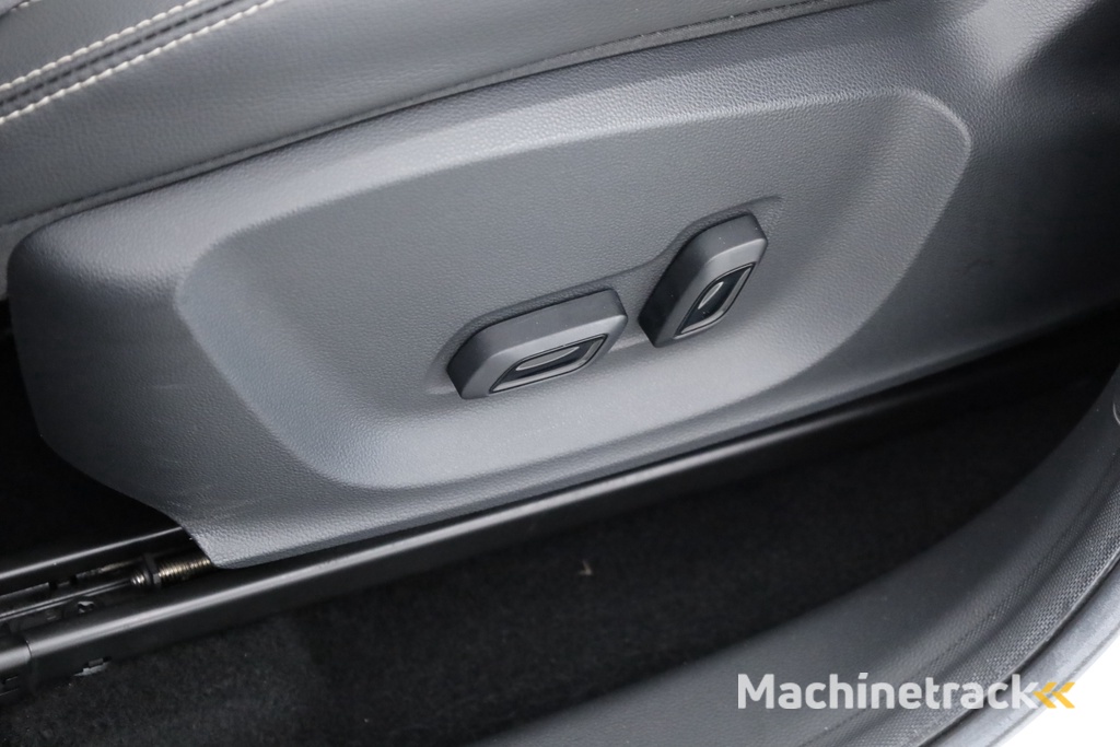 MG ZS EV Luxury 45 kWh | Pano | Camera | Adapt. Cruise | Keyless | Apple CarPlay