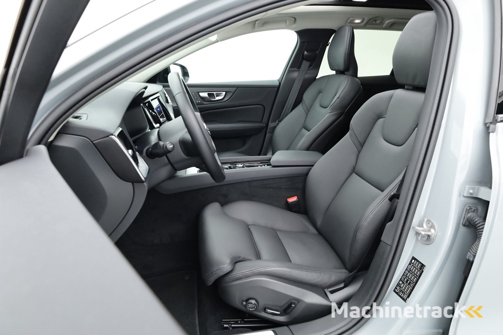 Volvo V60 2.0 B4 Plus Dark | Pano | Dodehoek | H&K | Adapt. Cruise | CarPlay | Trekhaak | All Season