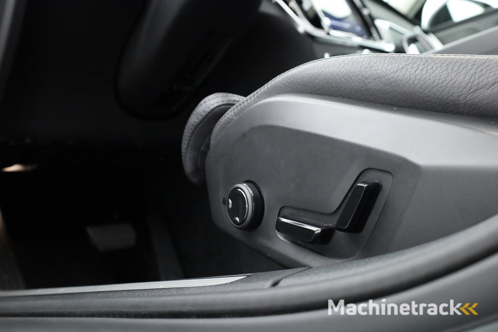 Volvo V60 2.0 B4 Plus Dark | Pano | Dodehoek | H&K | Adapt. Cruise | CarPlay | Trekhaak | All Season