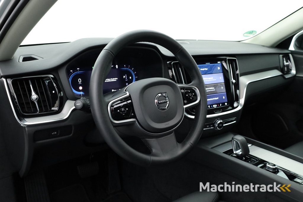 Volvo V60 2.0 B4 Plus Dark | Pano | Dodehoek | H&K | Adapt. Cruise | CarPlay | Trekhaak | All Season