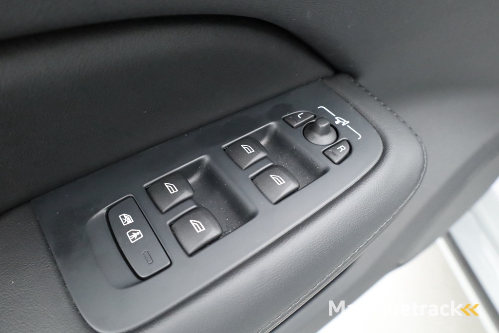 Volvo V60 2.0 B4 Plus Dark | Pano | Dodehoek | H&K | Adapt. Cruise | CarPlay | Trekhaak | All Season