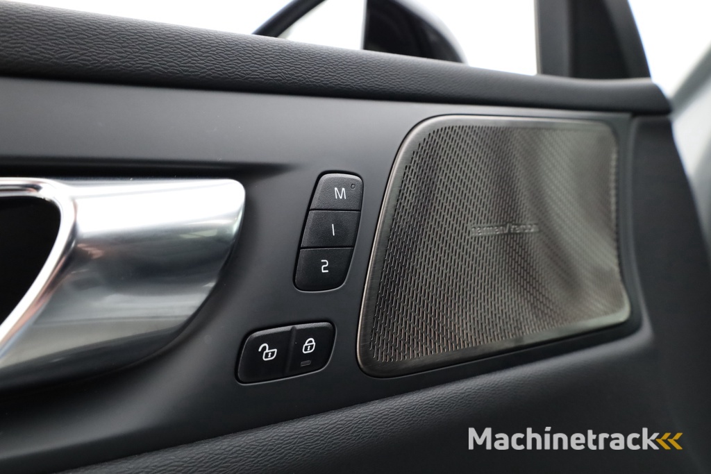 Volvo V60 2.0 B4 Plus Dark | Pano | Dodehoek | H&K | Adapt. Cruise | CarPlay | Trekhaak | All Season