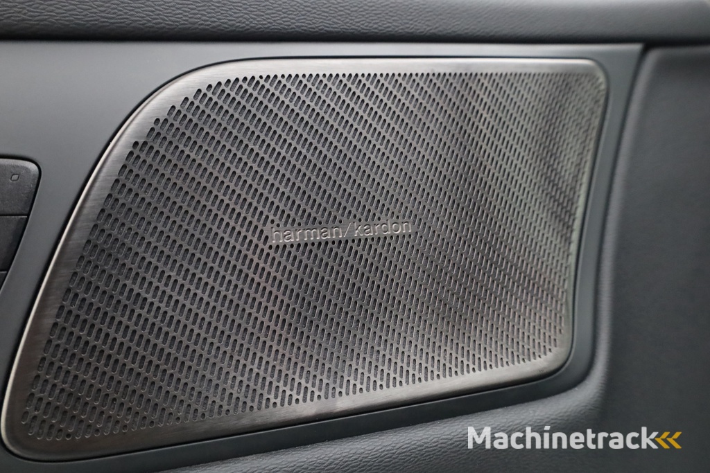 Volvo V60 2.0 B4 Plus Dark | Pano | Dodehoek | H&K | Adapt. Cruise | CarPlay | Trekhaak | All Season