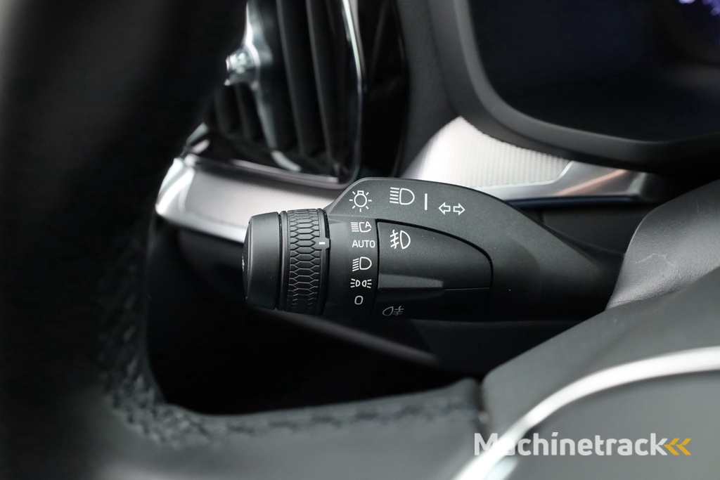 Volvo V60 2.0 B4 Plus Dark | Pano | Dodehoek | H&K | Adapt. Cruise | CarPlay | Trekhaak | All Season