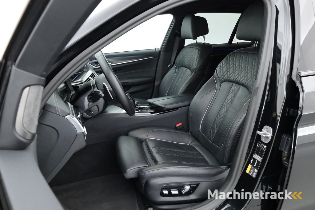 BMW 5-serie Touring 530e xDrive M Sport | HUD | Laser | Harman Kardon | Elek. Trekhaak | Adapt. Cruise | Leder