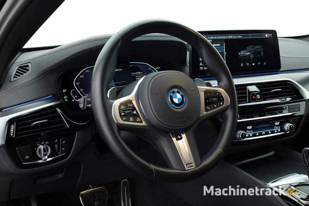 BMW 5-serie Touring 530e xDrive M Sport | HUD | Laser | Harman Kardon | Elek. Trekhaak | Adapt. Cruise | Leder
