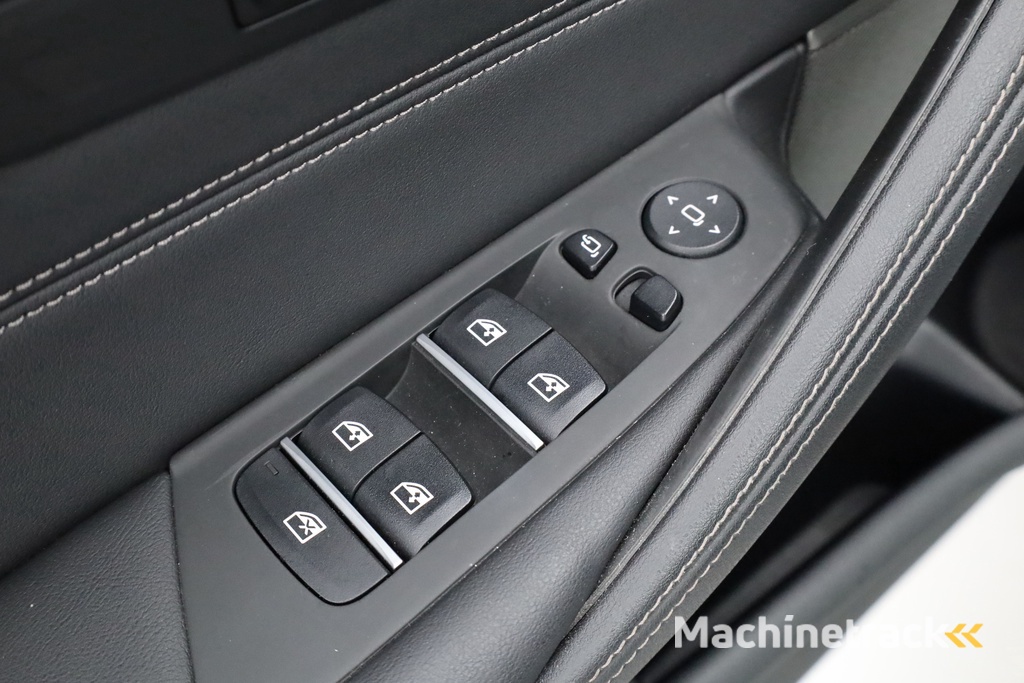 BMW 5-serie Touring 530e xDrive M Sport | HUD | Laser | Harman Kardon | Elek. Trekhaak | Adapt. Cruise | Leder