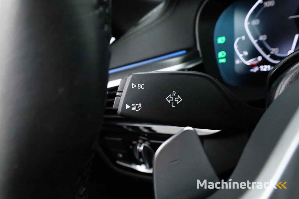 BMW 5-serie Touring 530e xDrive M Sport | HUD | Laser | Harman Kardon | Elek. Trekhaak | Adapt. Cruise | Leder