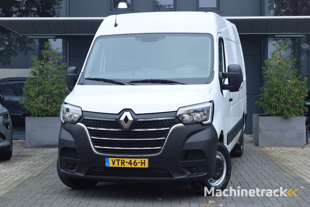 Renault Master T35 2.3 dCi 135 L2H2 Comfort | Trekhaak | Cruise | 3 pers. | Navi