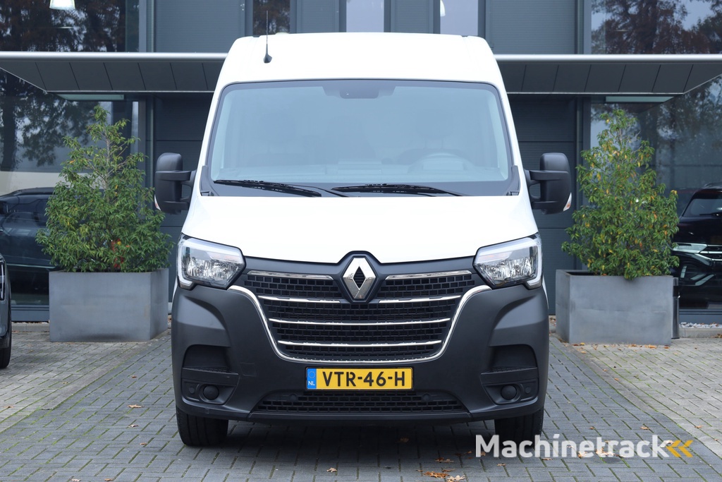 Renault Master T35 2.3 dCi 135 L2H2 Comfort | Trekhaak | Cruise | 3 pers. | Navi