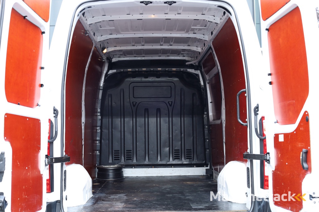 Renault Master T35 2.3 dCi 135 L2H2 Comfort | Trekhaak | Cruise | 3 pers. | Navi