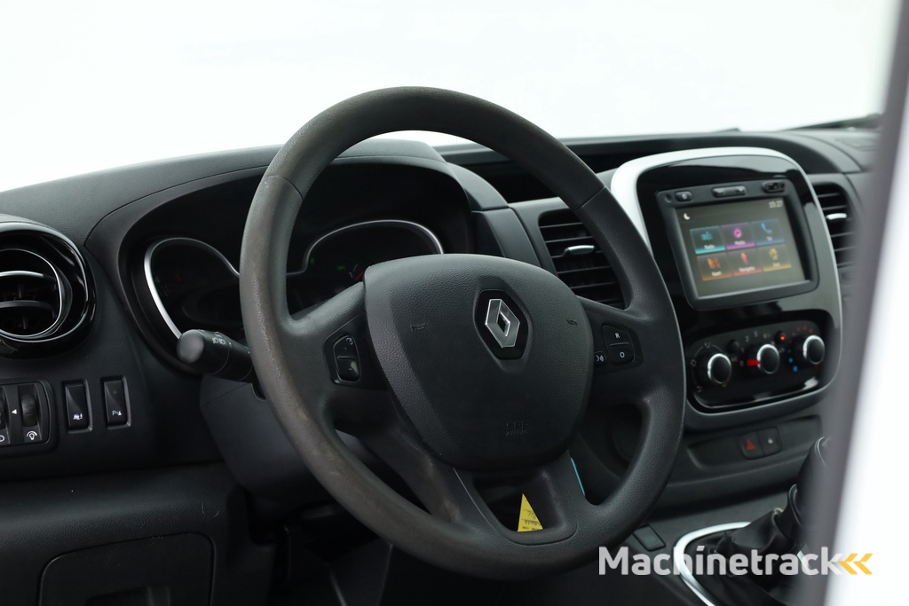 Renault Trafic 2.0 dCi 120pk  L2H1 Comfort | 3pers. | Navi | Cruise | PDC | LED