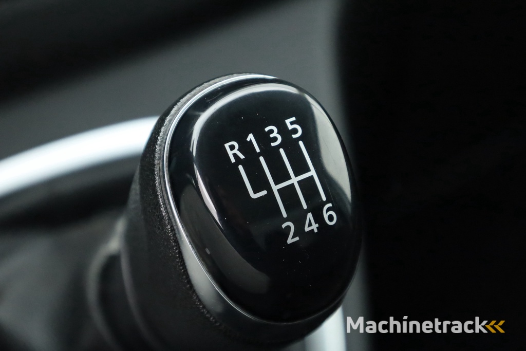 Renault Trafic 2.0 dCi 120pk  L2H1 Comfort | 3pers. | Navi | Cruise | PDC | LED