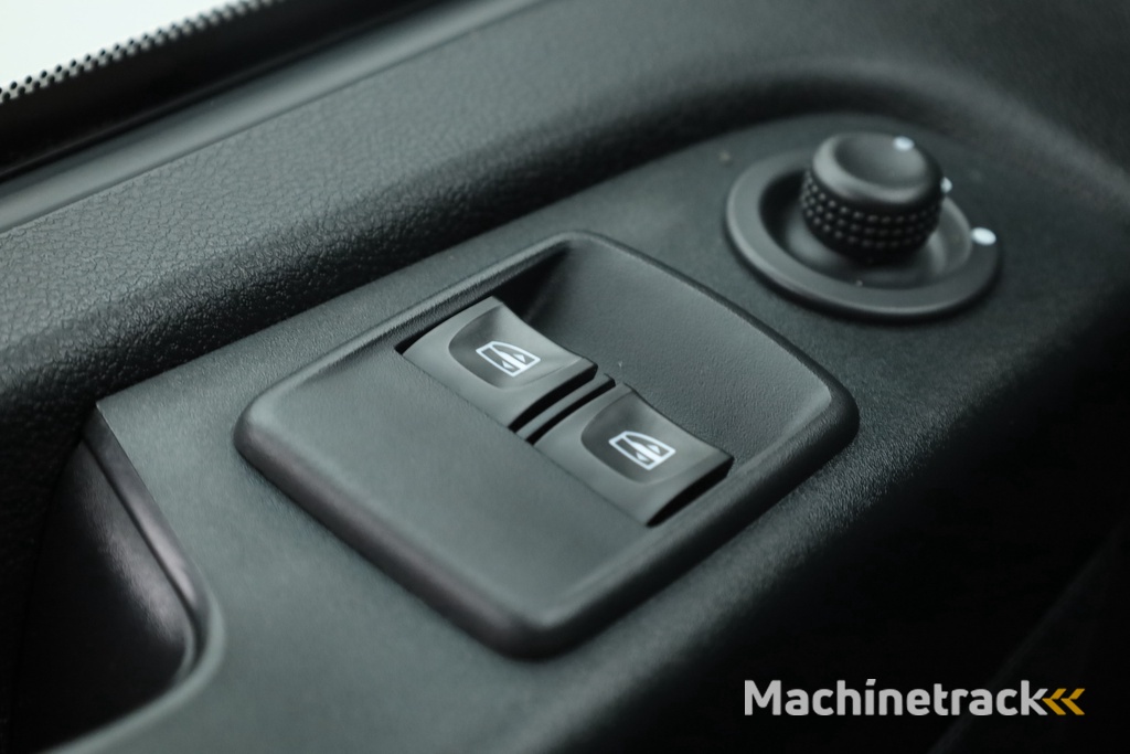 Renault Trafic 2.0 dCi 120pk  L2H1 Comfort | 3pers. | Navi | Cruise | PDC | LED