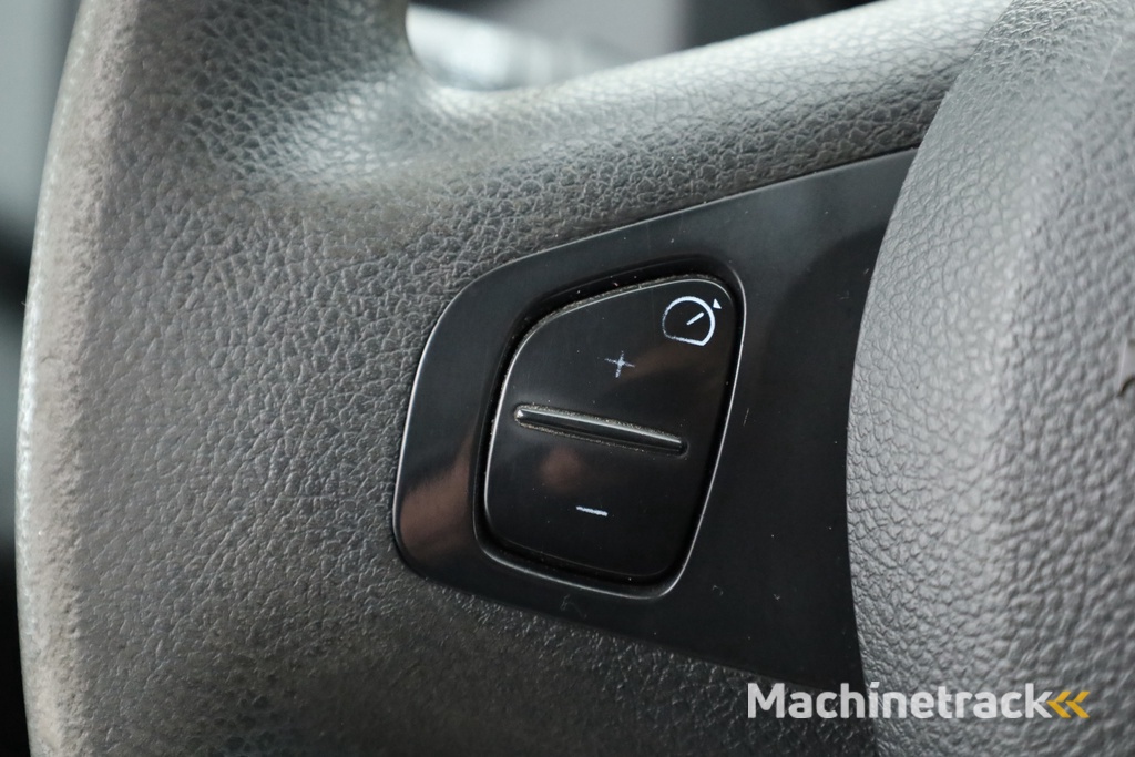 Renault Trafic 2.0 dCi 120pk  L2H1 Comfort | 3pers. | Navi | Cruise | PDC | LED