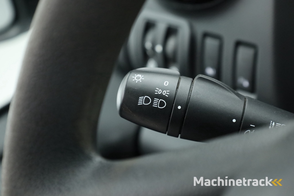 Renault Trafic 2.0 dCi 120pk  L2H1 Comfort | 3pers. | Navi | Cruise | PDC | LED