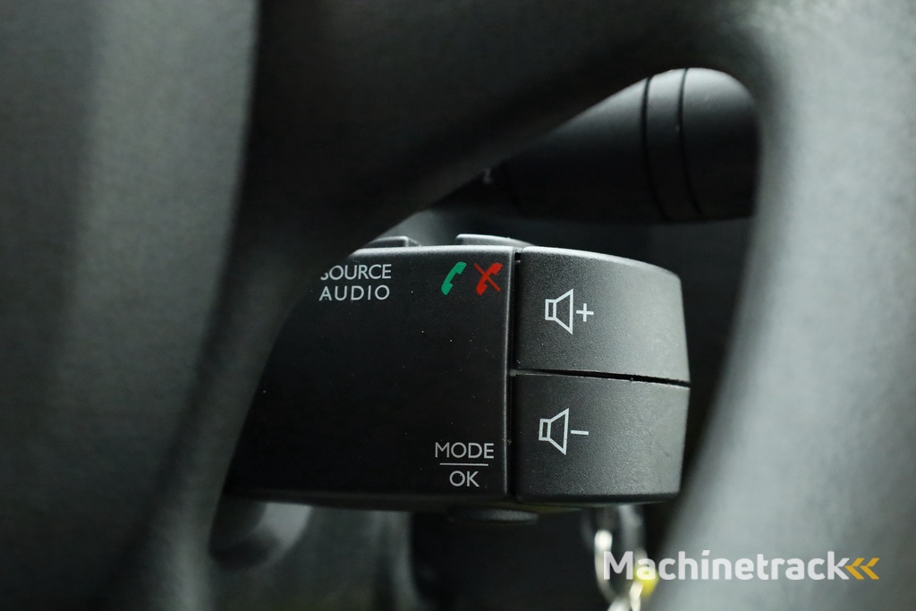 Renault Trafic 2.0 dCi 120pk  L2H1 Comfort | 3pers. | Navi | Cruise | PDC | LED